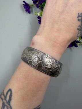 925 Sterling Silver Art Nouveau Floral Engraved Cuff Bracelet